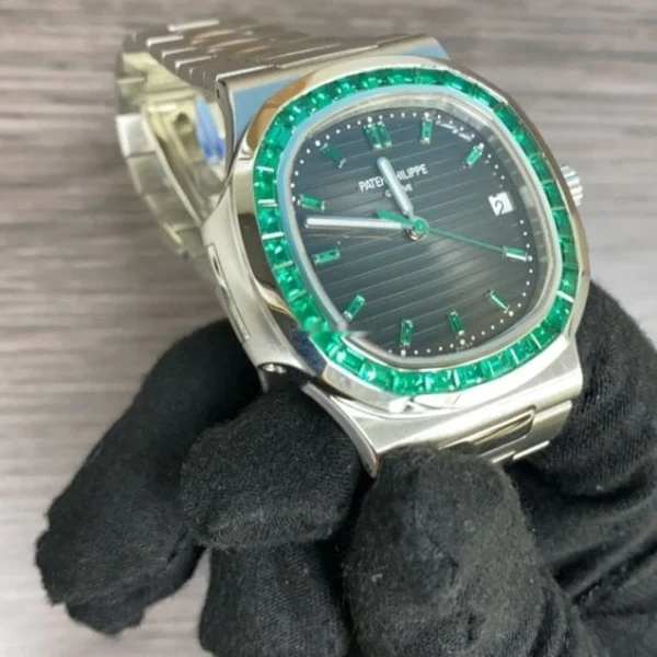Patek Philippe Nautilus 5711113p-001 Emerald Nautilus (2)