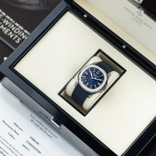Patek Philippe Aquanaut 5168G-001 (2)