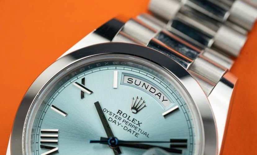 Rolex Day-Date 40MM Platinum Roman Ice Blue Dial Smooth Bezel 228206 2021 (16)