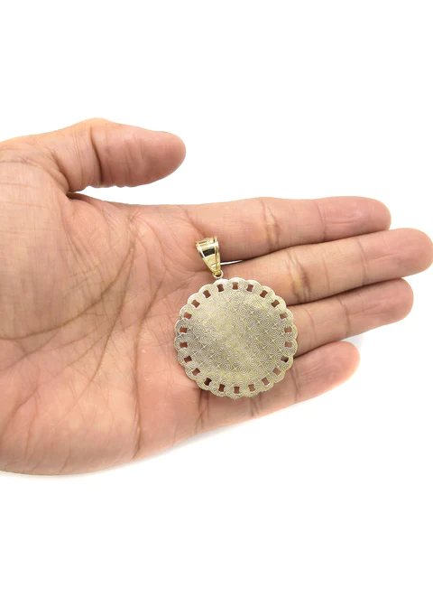 10K-Gold-Jesus-Pendant_4-5.webp