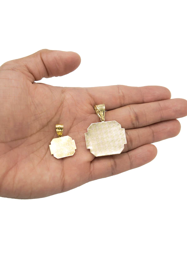 10K-Gold-Medusa-Head-Pendant-4.webp