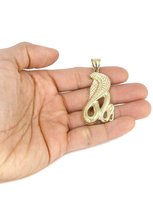 10K-Yellow-Gold-Cobra-Necklace-5-1.webp