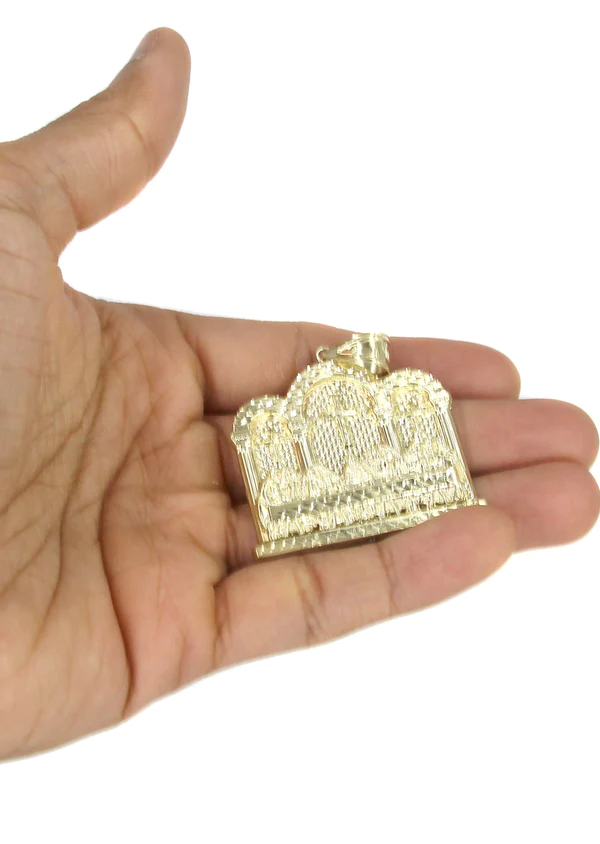 10K-Yellow-Gold-Last-Supper-Necklace-5-1.webp