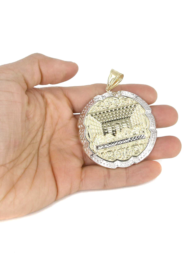 10K-Yellow-Gold-Round-Last-Supper-Necklace-5-1.webp