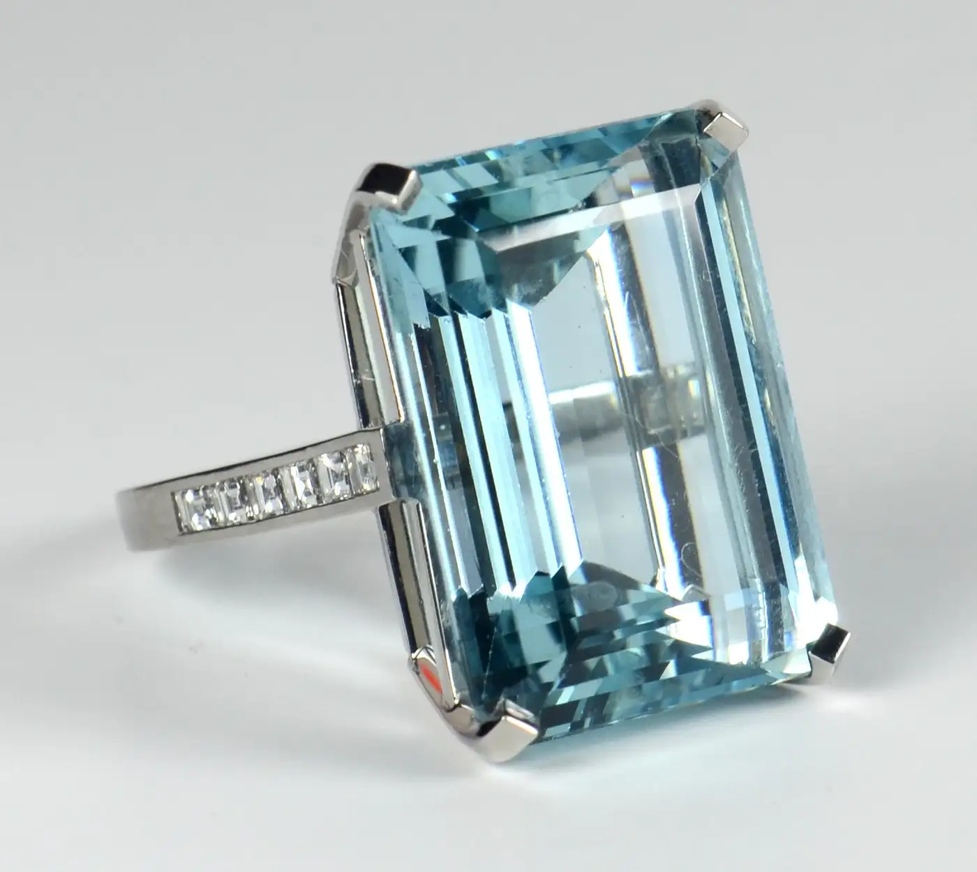32.70-Carat-Aquamarine-and-Diamond-Cocktail-Ring-13.webp