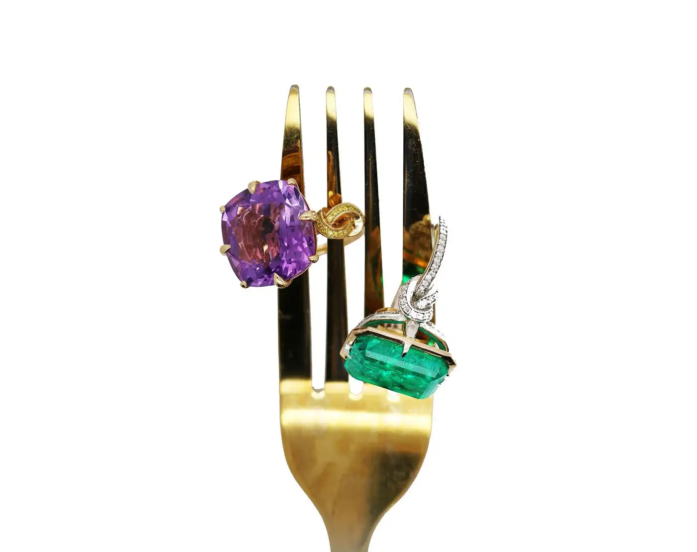 3ct-Emerald-in-Forget-Me-Knot-Ring-Platinum-and-22ct-Yellow-Gold-7.webp