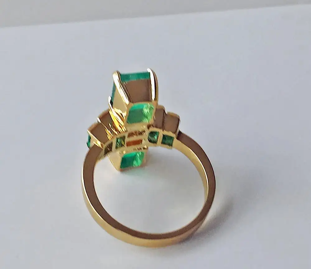 4.24-Carat-Fine-Colombian-Emerald-Diamond-Art-Deco-Style-Ring-18K-3.webp