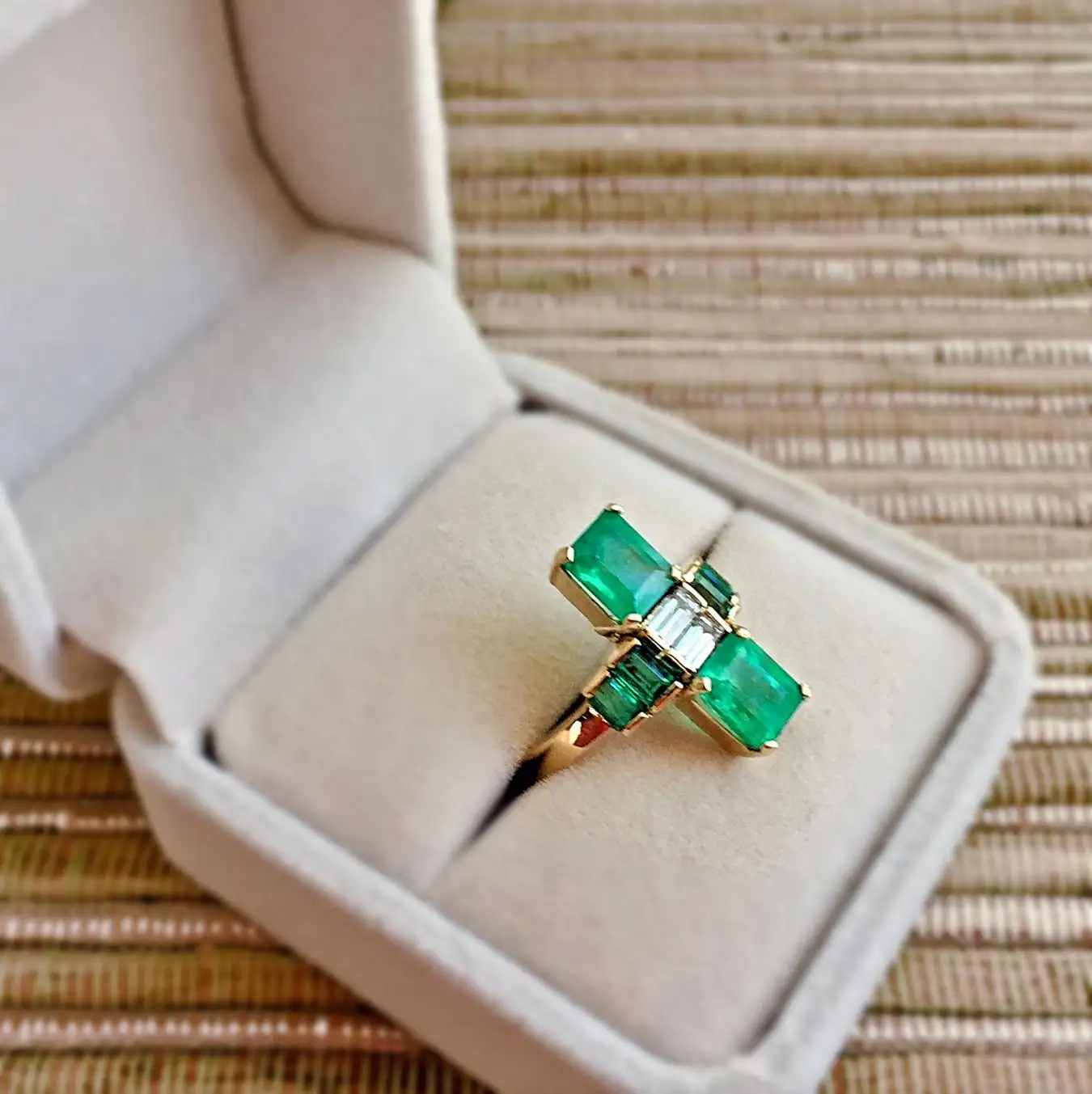 4.24-Carat-Fine-Colombian-Emerald-Diamond-Art-Deco-Style-Ring-18K-6.webp