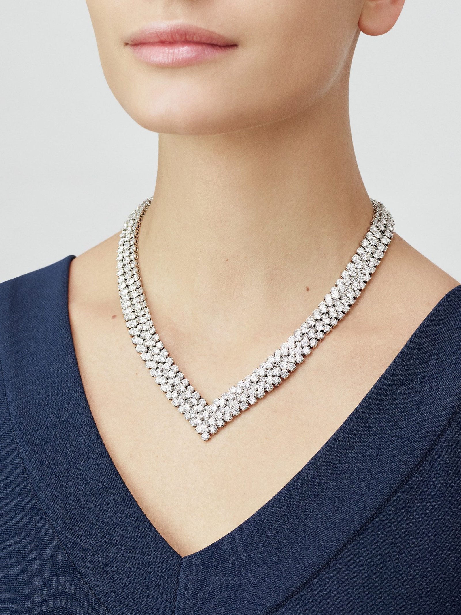 A-Cheval-transformable-necklace-1.jpeg