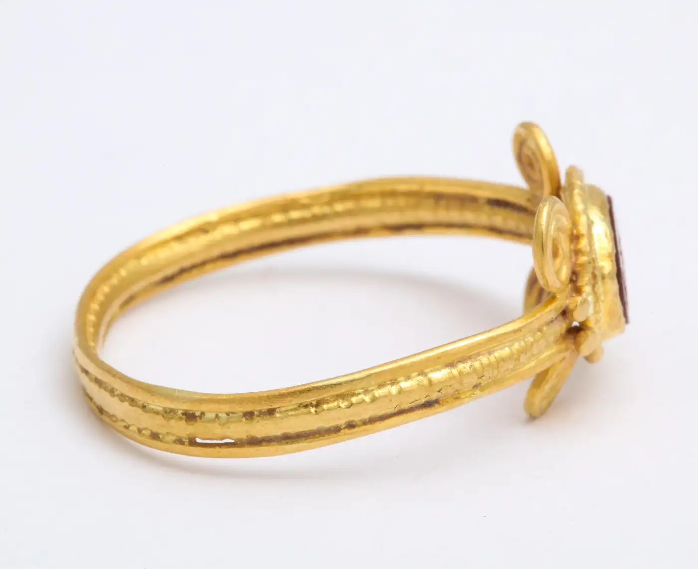 Ancient-Roman-Carnelian-Intaglio-Ring-with-Clasped-Hands-2.webp