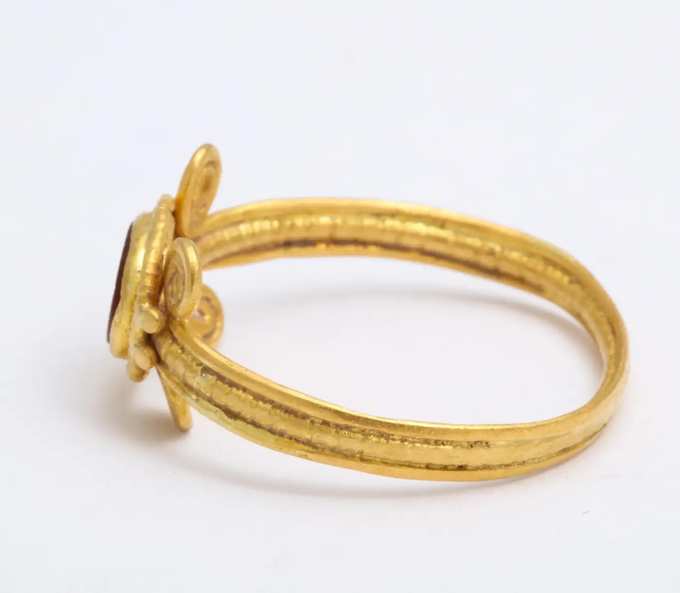 Ancient-Roman-Carnelian-Intaglio-Ring-with-Clasped-Hands-3.webp