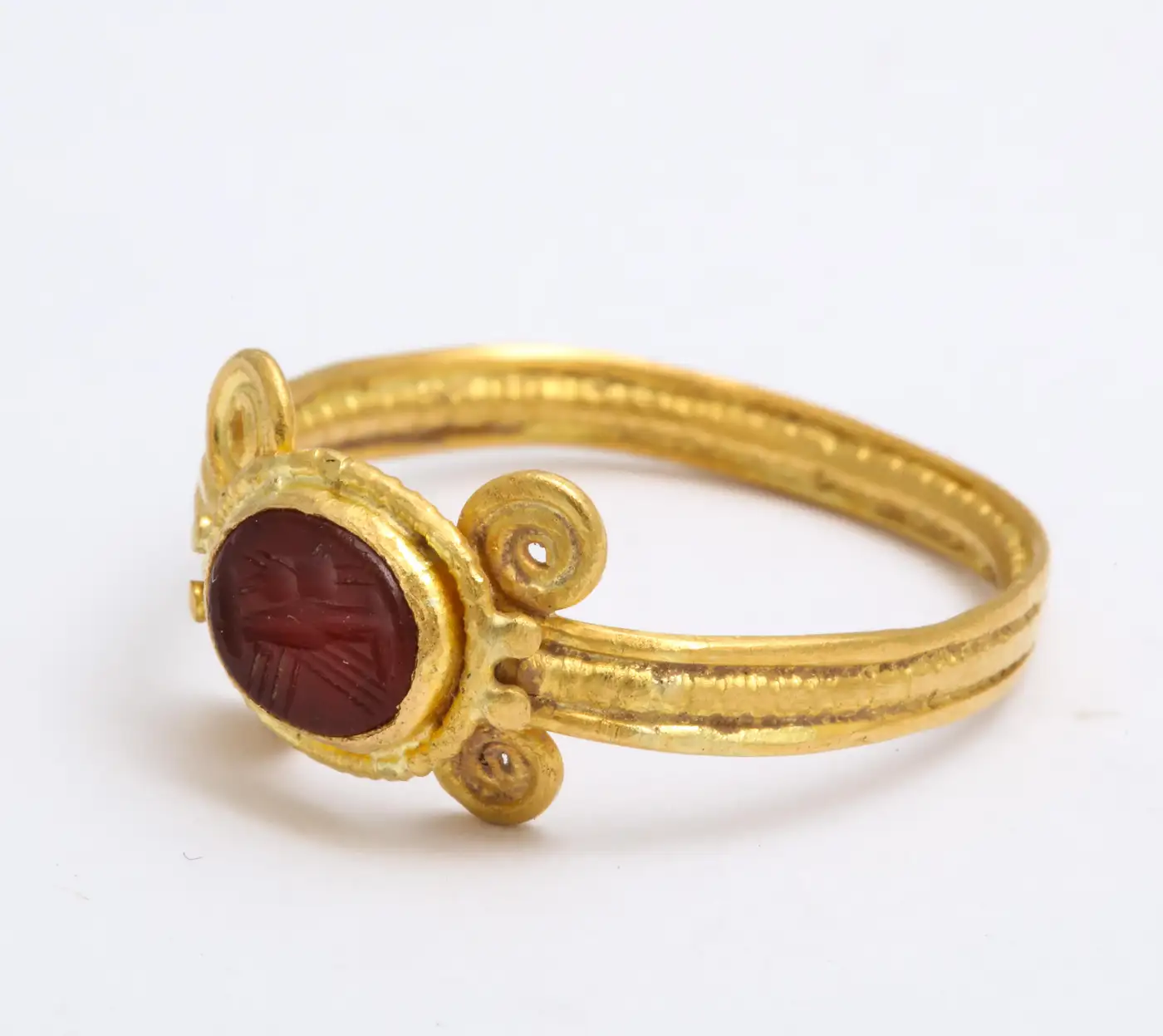 Ancient-Roman-Carnelian-Intaglio-Ring-with-Clasped-Hands-5.webp