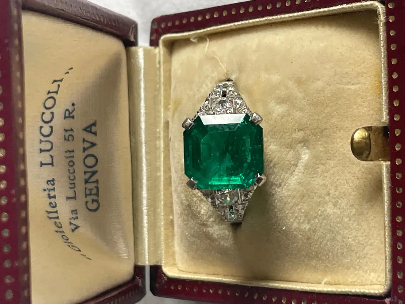 Art-Deco-4.03-Colombia-Minor-Oil-Emerald-Ring-3.webp