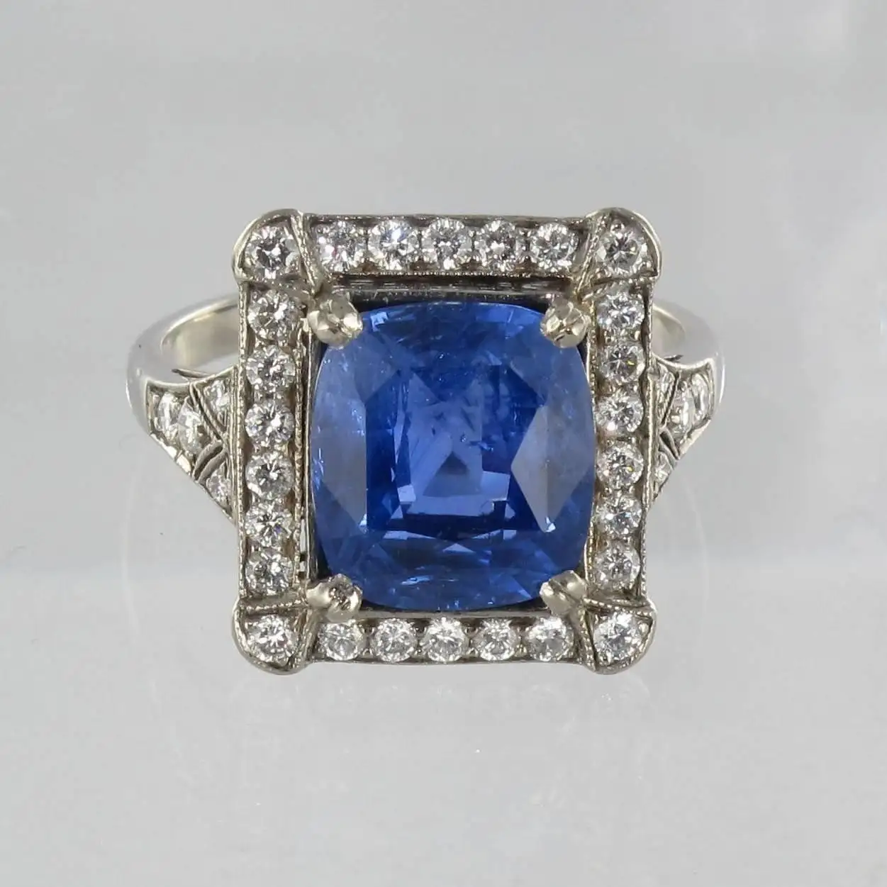 Art-Deco-Style-French-5-Carat-Ceylon-Sapphire-Diamond-18-Karat-White-Gold-Ring-11.webp