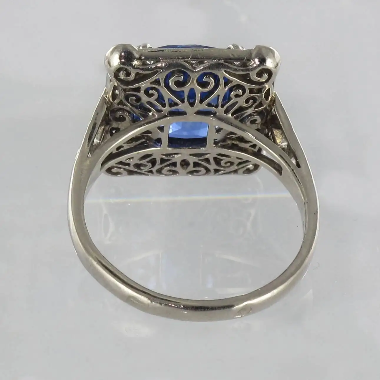 Art-Deco-Style-French-5-Carat-Ceylon-Sapphire-Diamond-18-Karat-White-Gold-Ring-12.webp