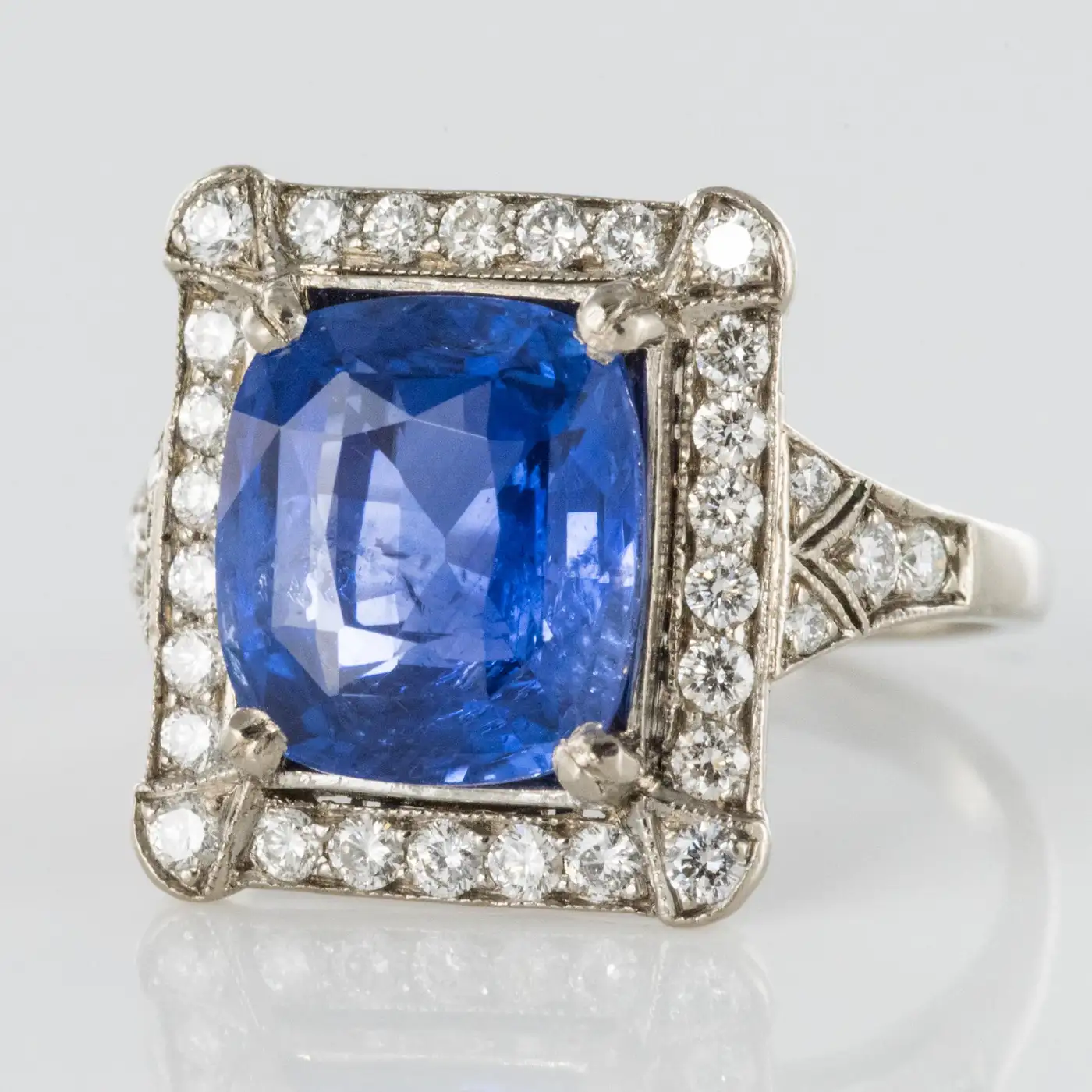 Art-Deco-Style-French-5-Carat-Ceylon-Sapphire-Diamond-18-Karat-White-Gold-Ring-2.webp