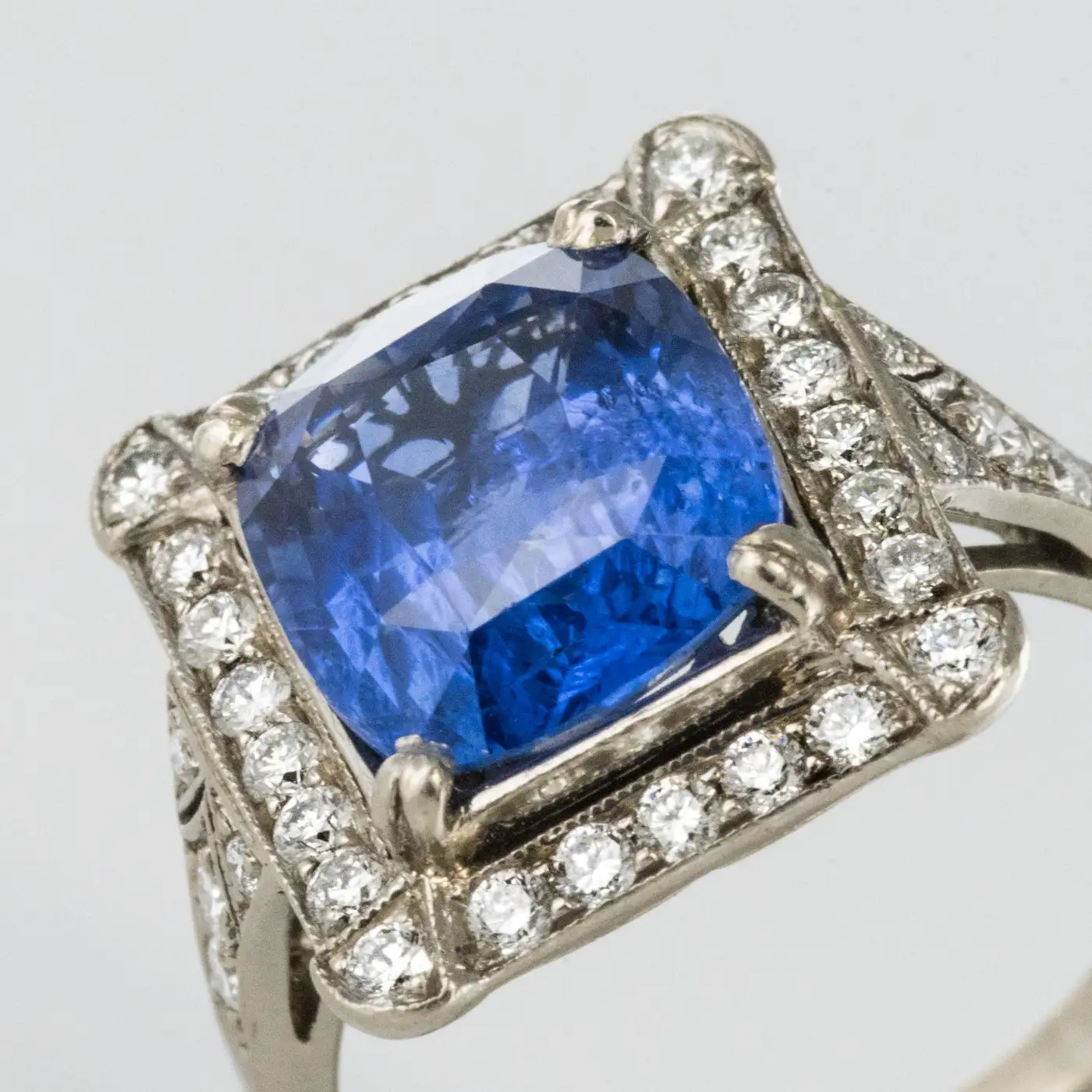 Art-Deco-Style-French-5-Carat-Ceylon-Sapphire-Diamond-18-Karat-White-Gold-Ring-5.webp