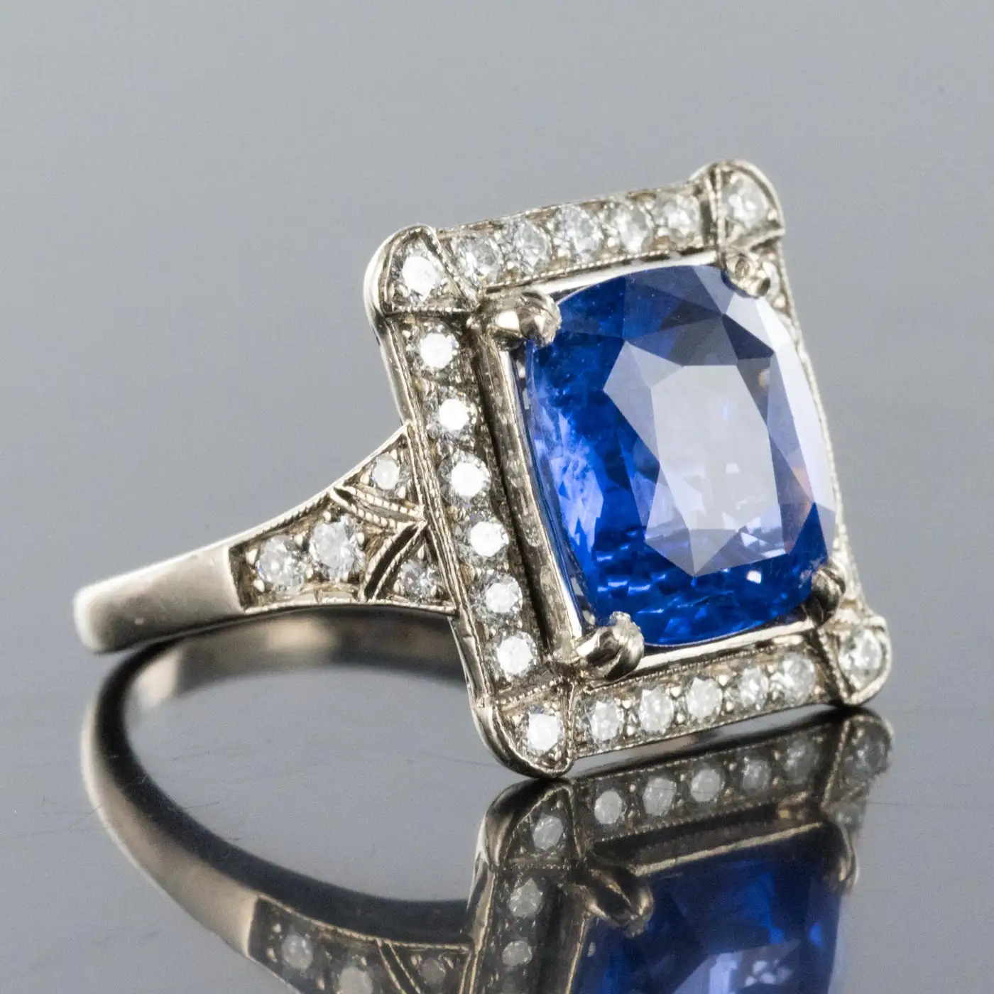Art-Deco-Style-French-5-Carat-Ceylon-Sapphire-Diamond-18-Karat-White-Gold-Ring-7.webp