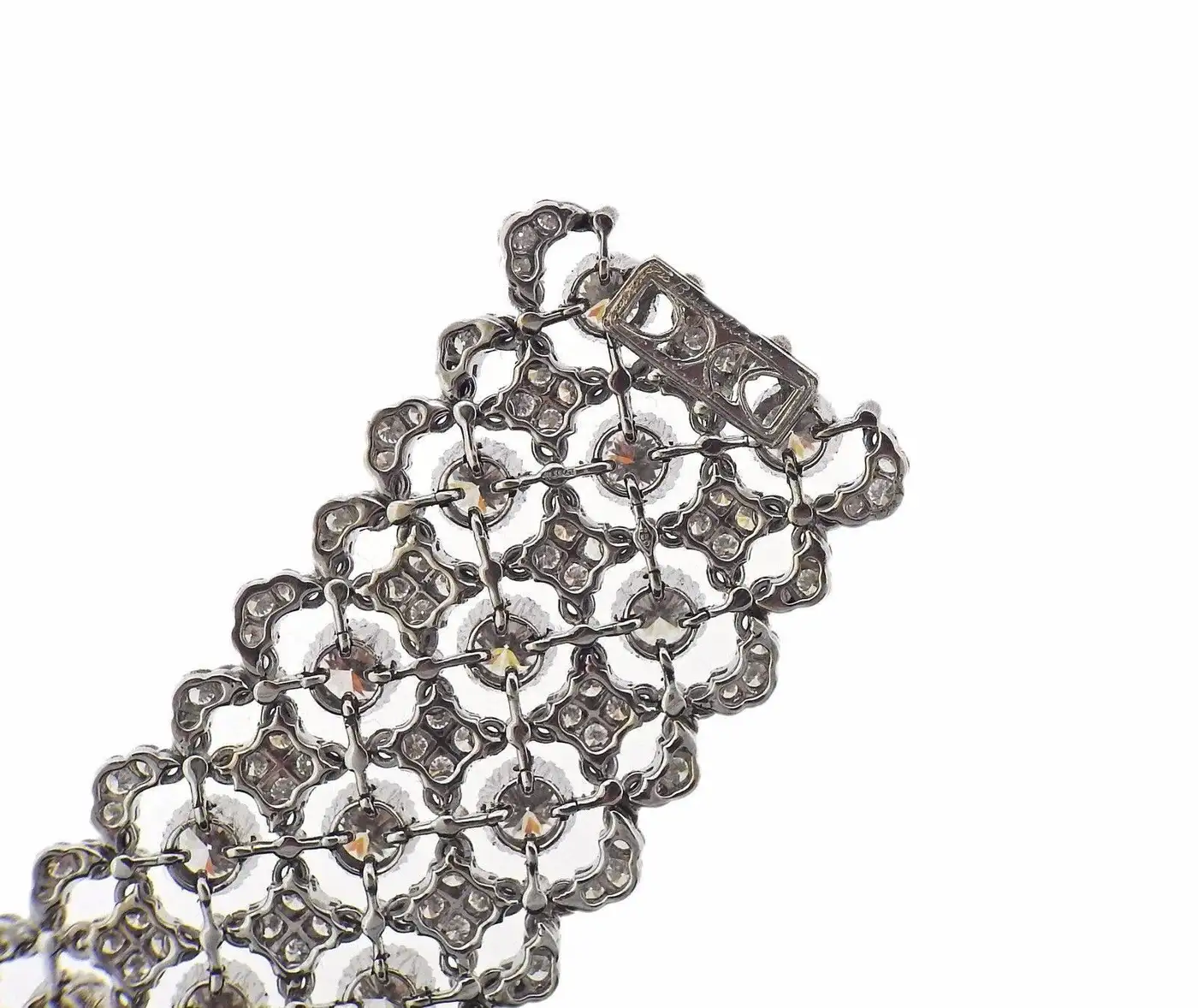 Buccellati-Important-19-Carat-Diamonds-Gold-Bracelet-3.webp