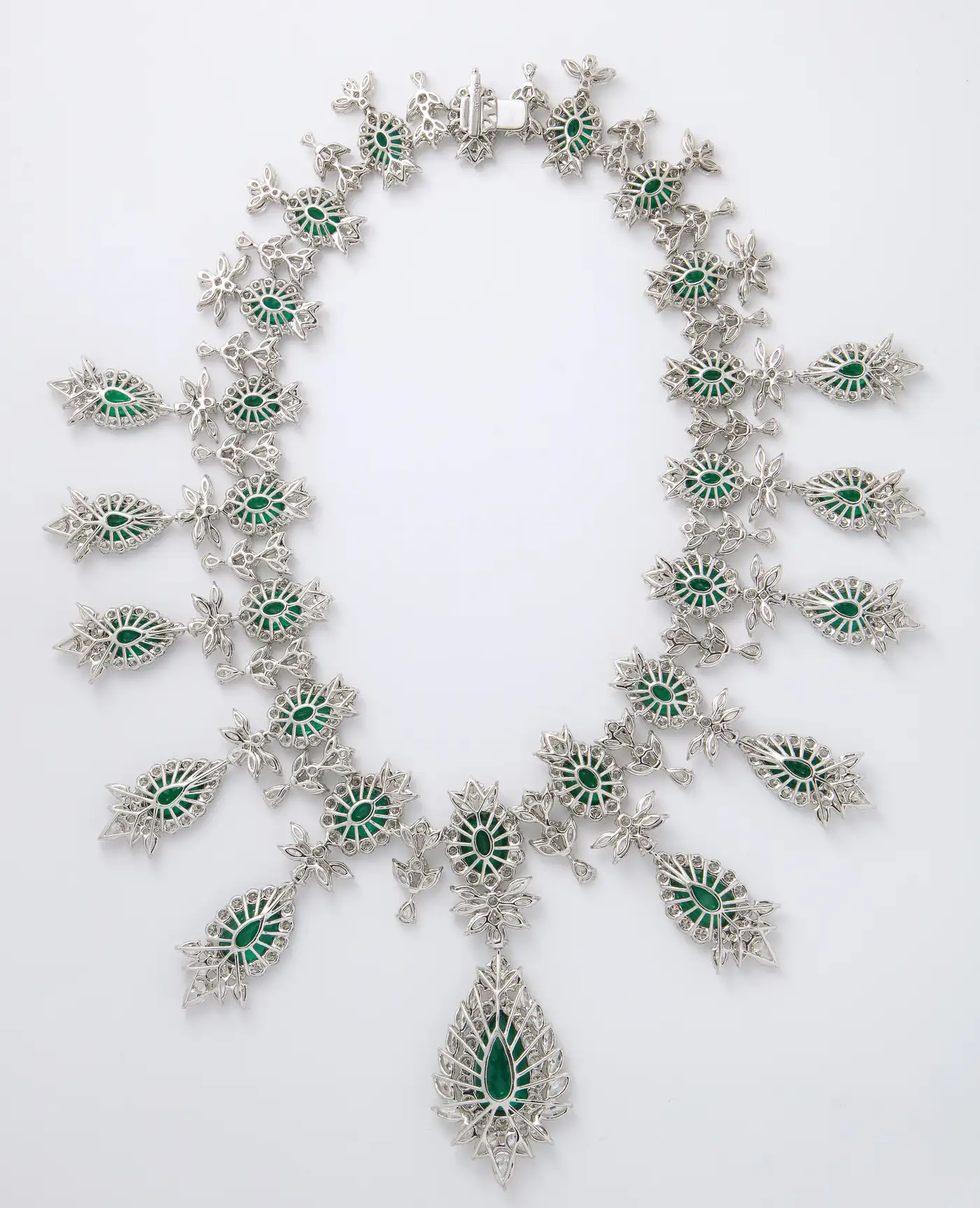 Buy-Emerald-and-Diamond-Drop-Necklace-2.webp