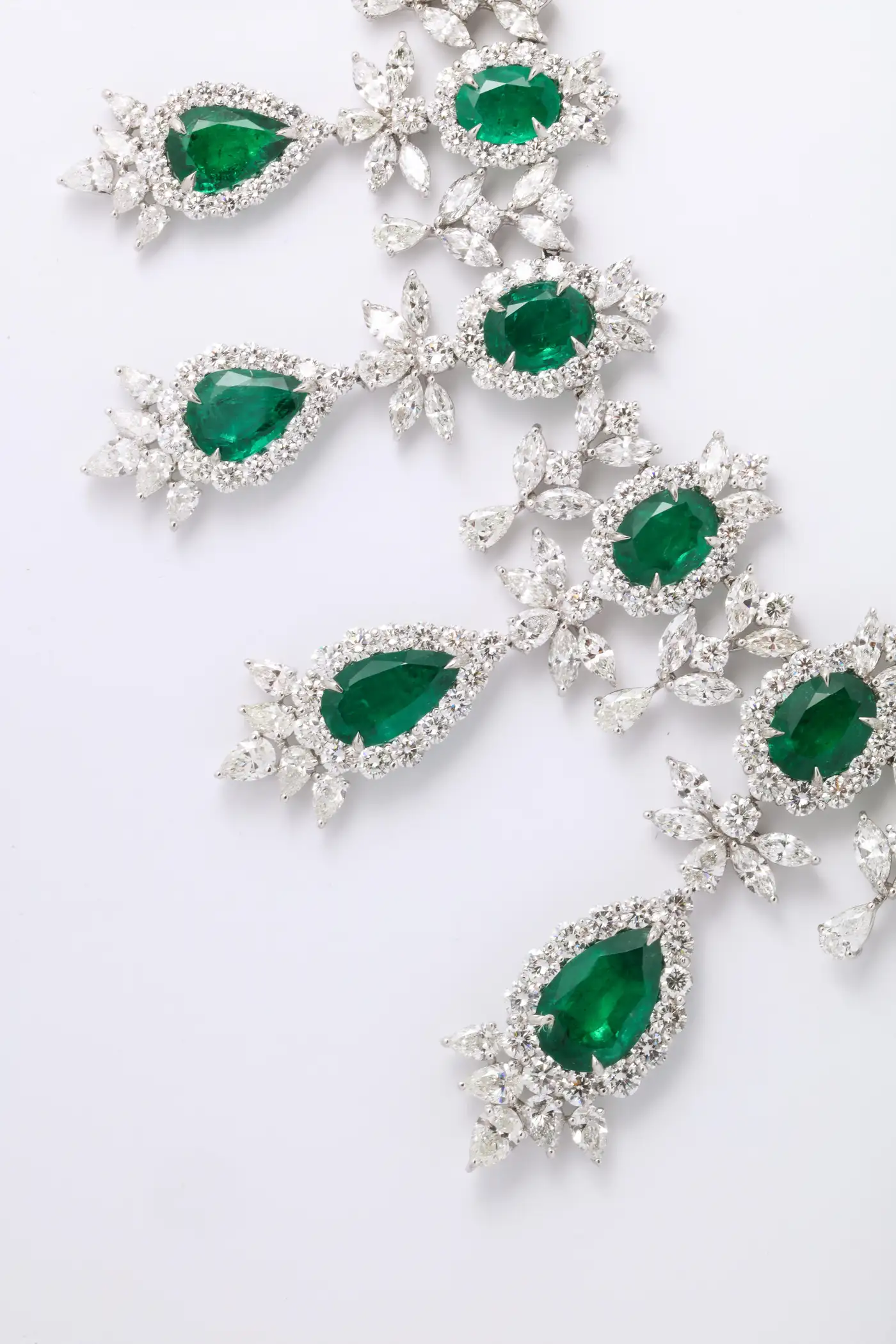Buy-Emerald-and-Diamond-Drop-Necklace-5.webp