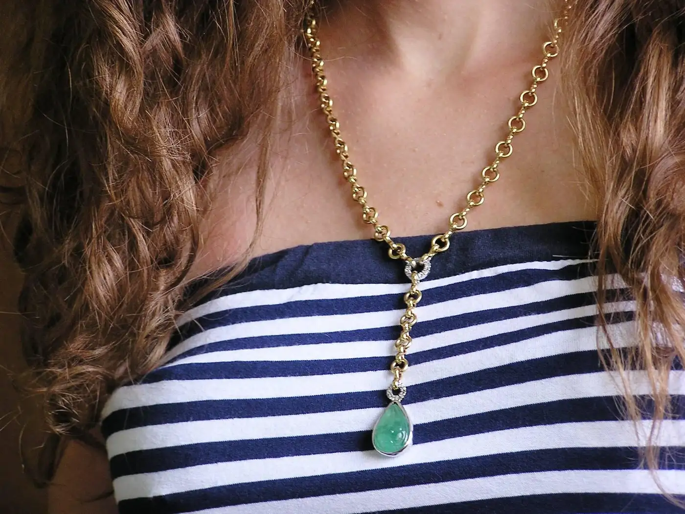 Cabochon-Green-Emerald-Diamonds-Yellow-Gold-Drop-Necklace-Made-In-Italy-8.webp