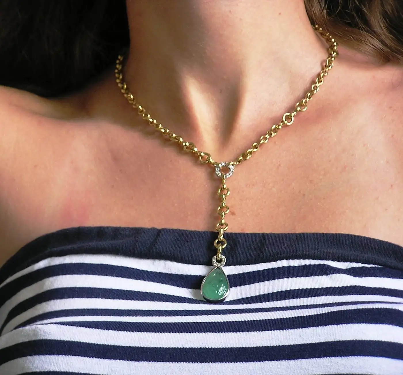 Cabochon-Green-Emerald-Diamonds-Yellow-Gold-Drop-Necklace-Made-In-Italy-9.webp