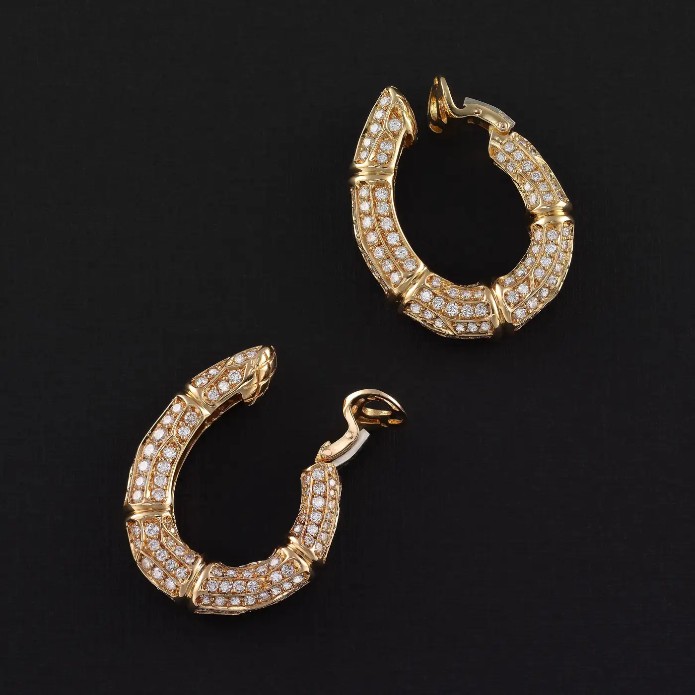 Cartier-26cts-Diamond-Bamboo-Suite-in-18K-Gold-Necklace-and-Earrings-3.webp