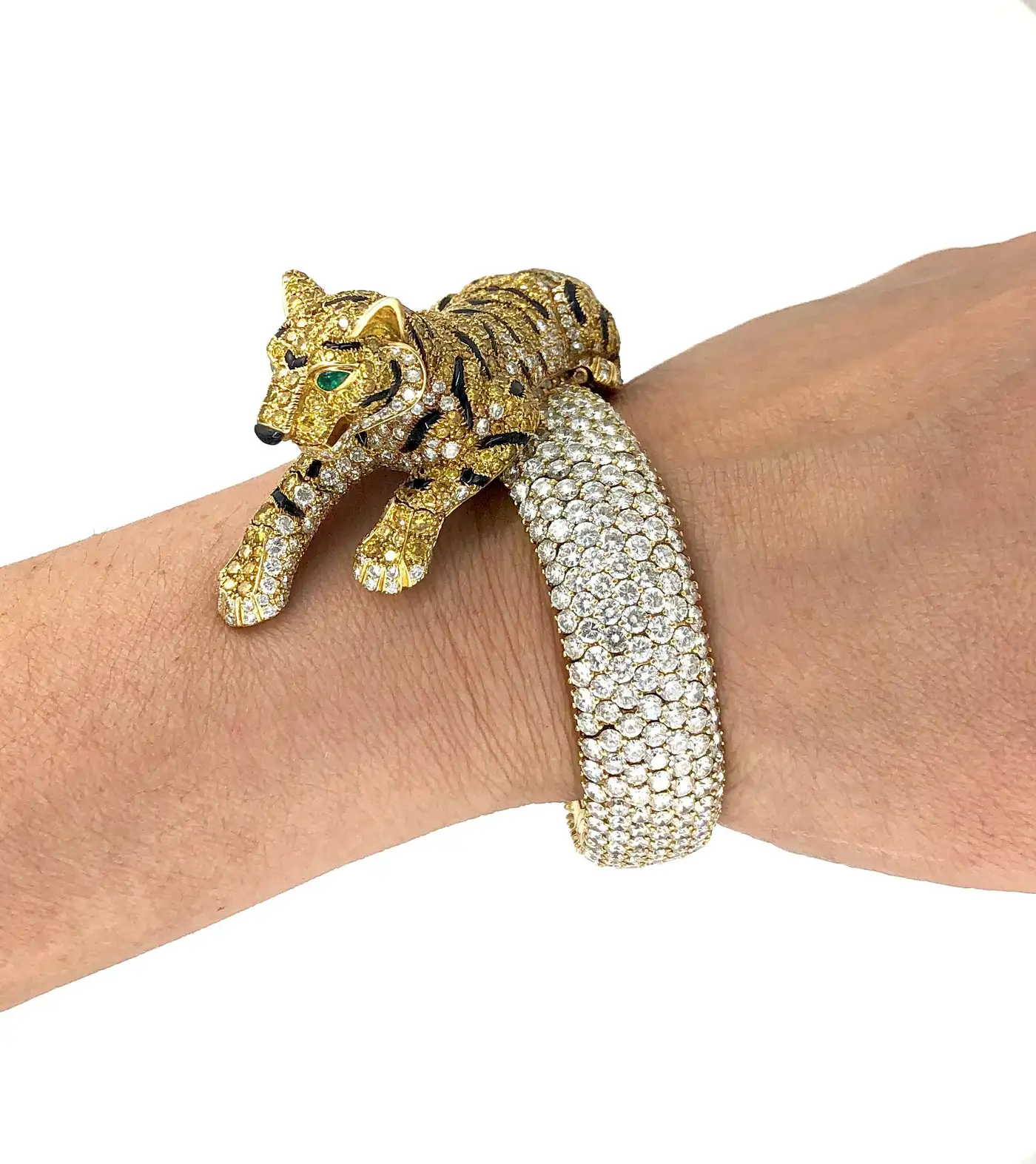 Cartier-Vivid-Yellow-White-Diamond-Panther-Watch-2.webp
