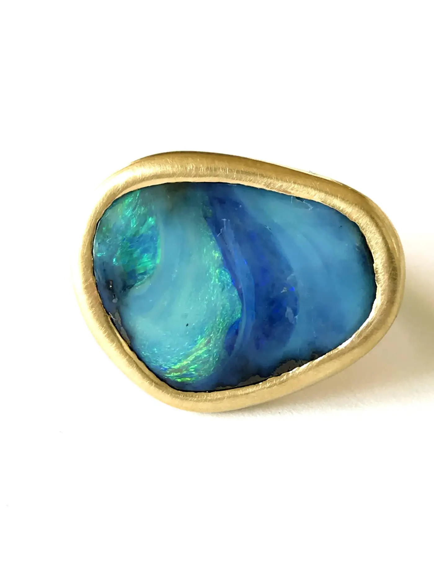 Dalben-Design-Blue-Green-Australian-Boulder-Opal-Yellow-Gold-Ring-4.webp