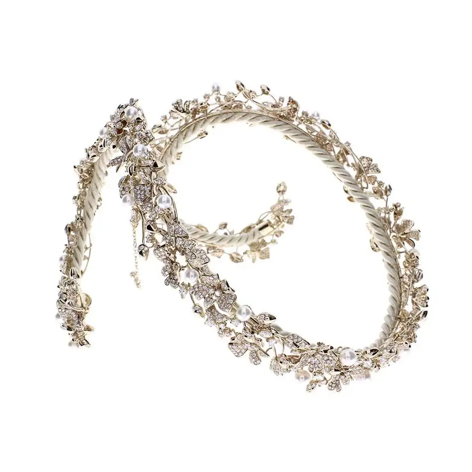 Damiani-Diamond-and-Pearls-Tiara-2.webp