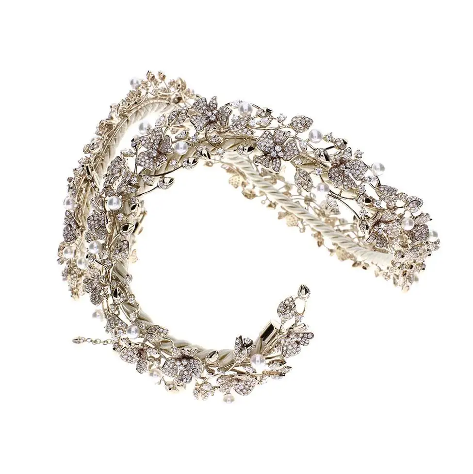 Damiani-Diamond-and-Pearls-Tiara-3.webp
