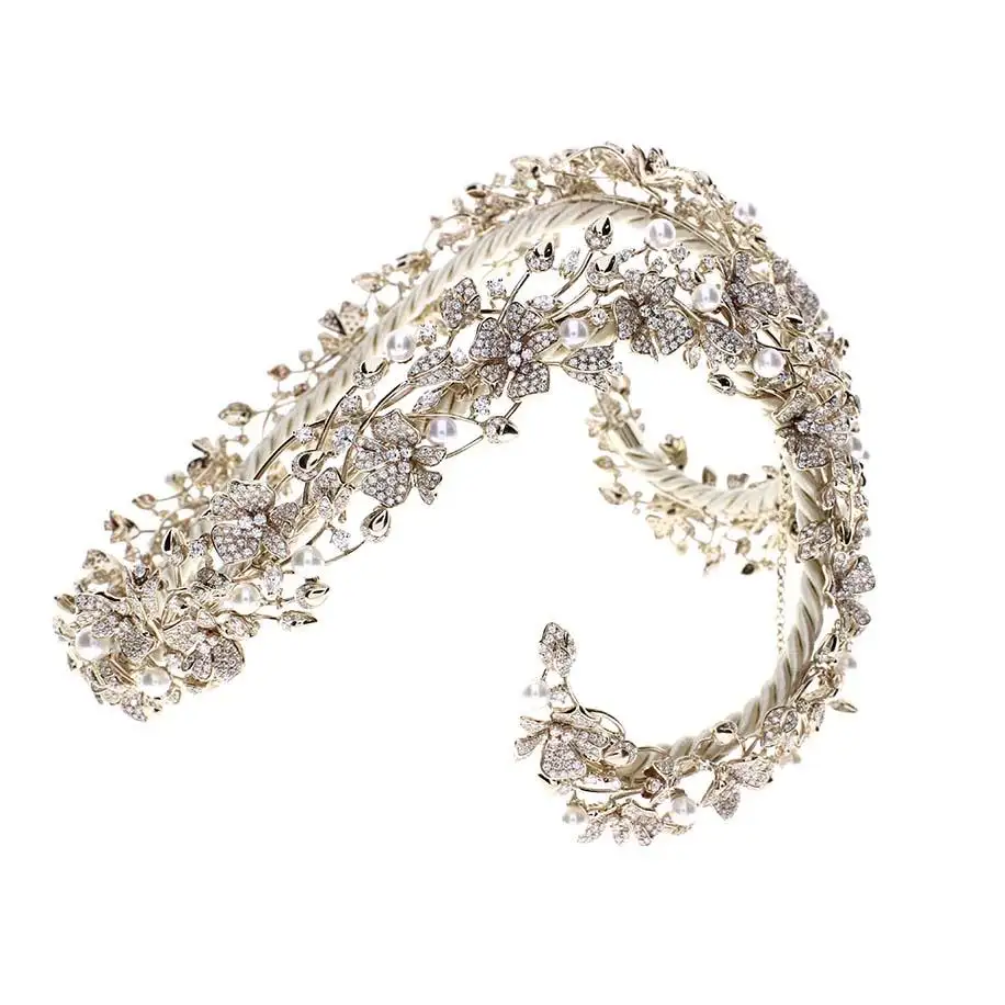 Damiani-Diamond-and-Pearls-Tiara-4.webp