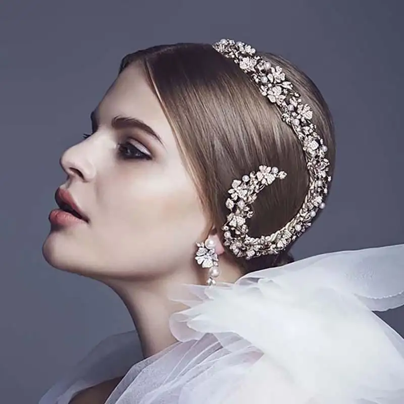 Damiani-Diamond-and-Pearls-Tiara-5.webp