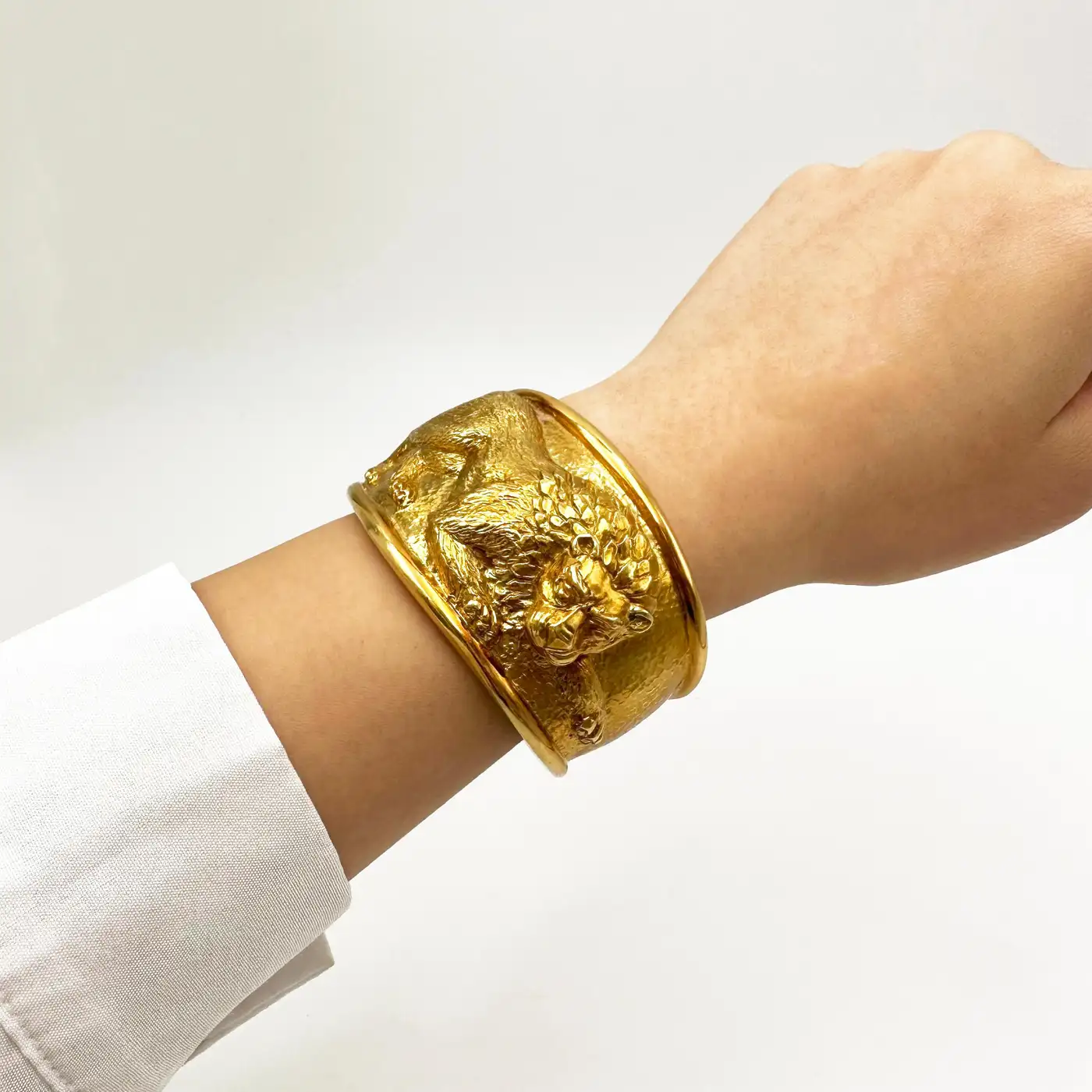 David-Webb-Repousse-Lion-Cuff-For-Sale-1.webp