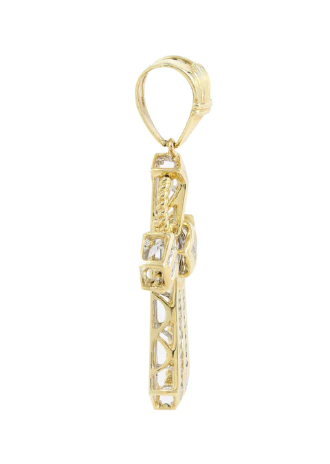 Diamond-Cross-Pendant_3-13.webp