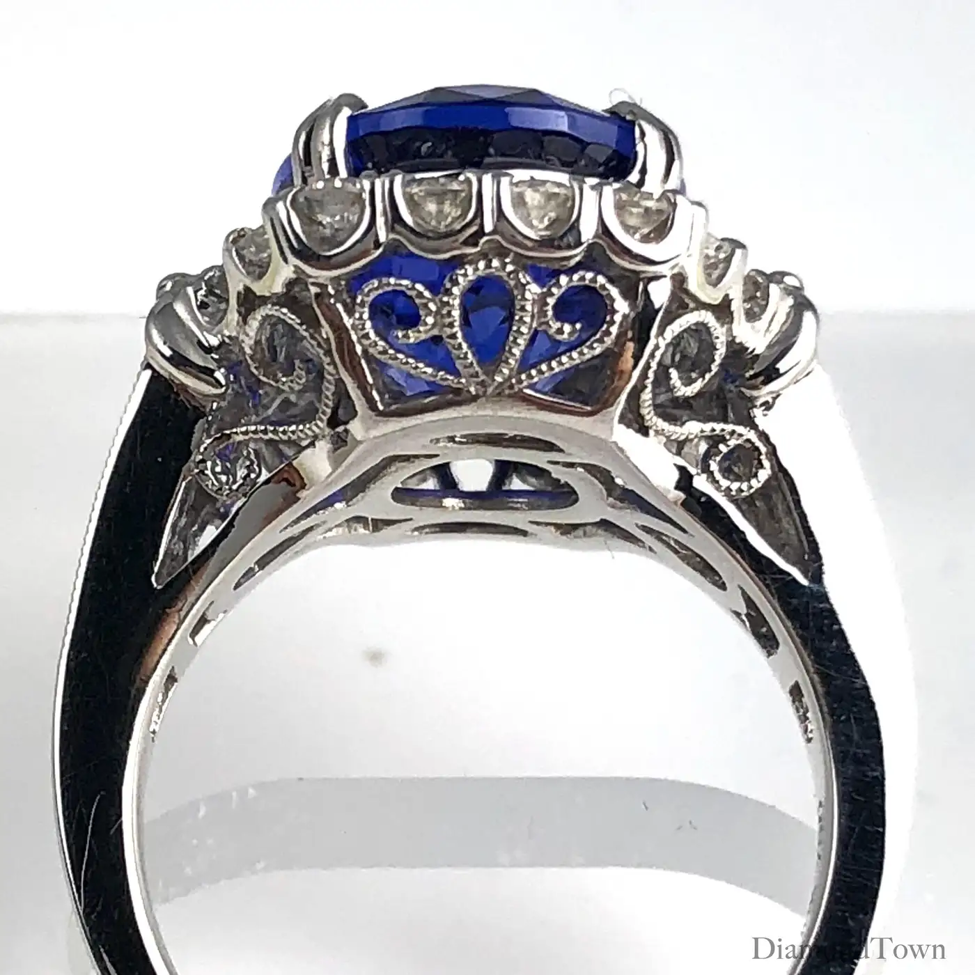 DiamondTown-GIA-Certified-8.30-Carat-Oval-Cut-Bluish-Violet-Tanzanite-Ring-5.webp