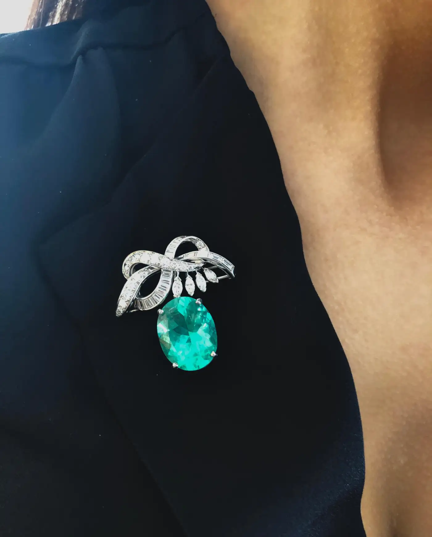 Emeralds-Maravellous-18.76ct-Certified-Colombian-Emerald-Diamond-Platinum-PendB-4.webp
