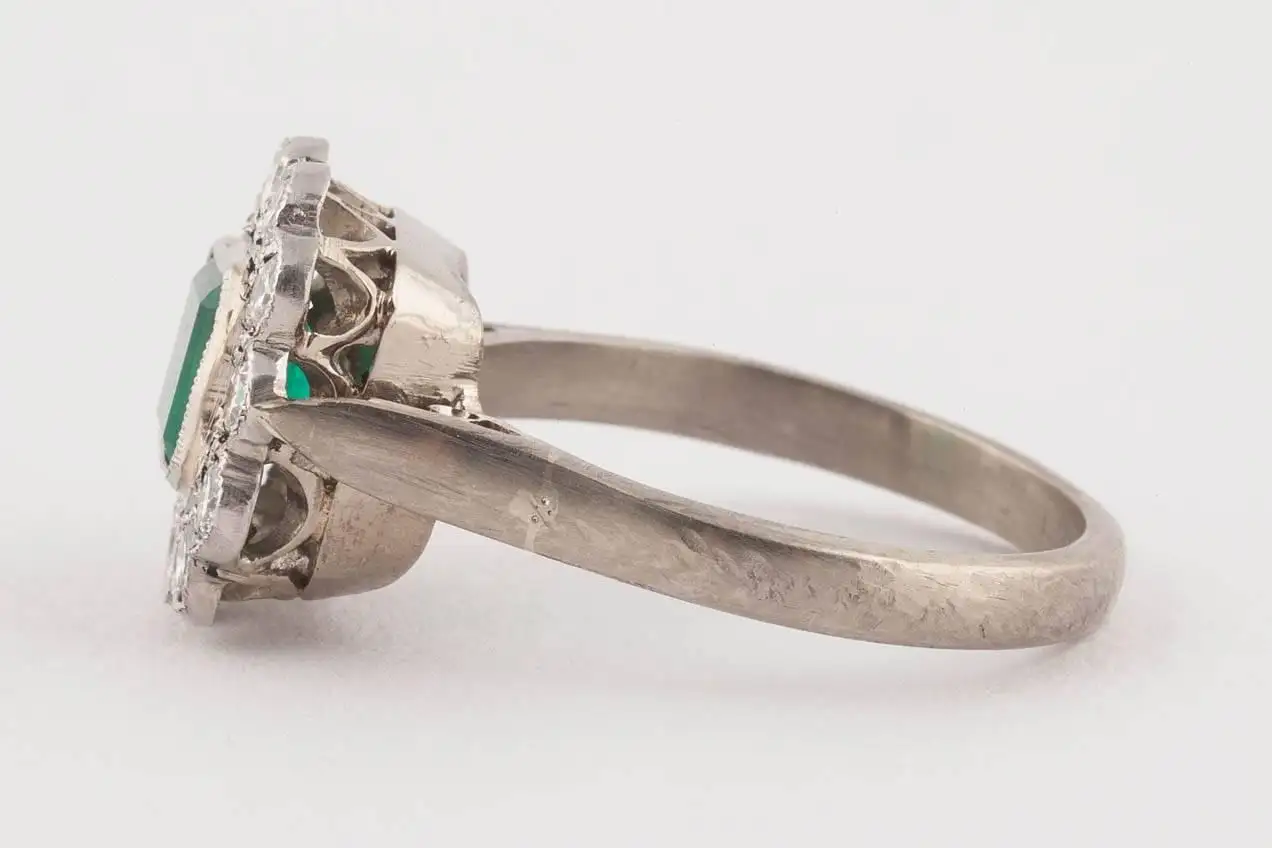 English-Emerald-and-Diamond-18k-Gold-Cluster-Ring-Mid-20th-Century-6.webp