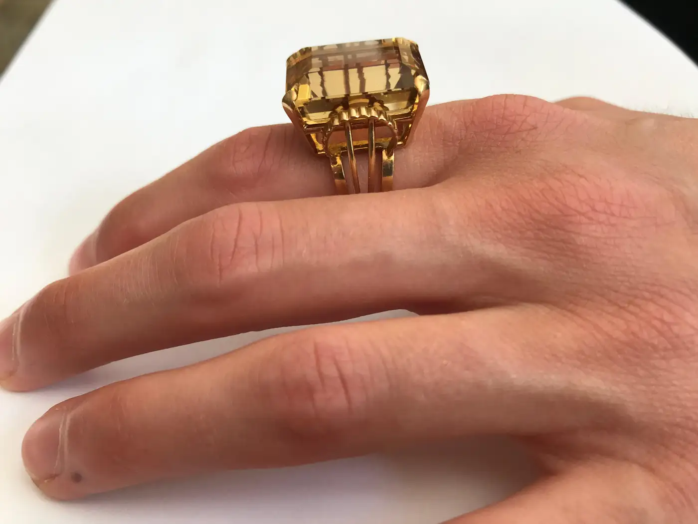 English-Retro-Citrine-18k-Gold-Cocktail-Ring-1950s-3.webp