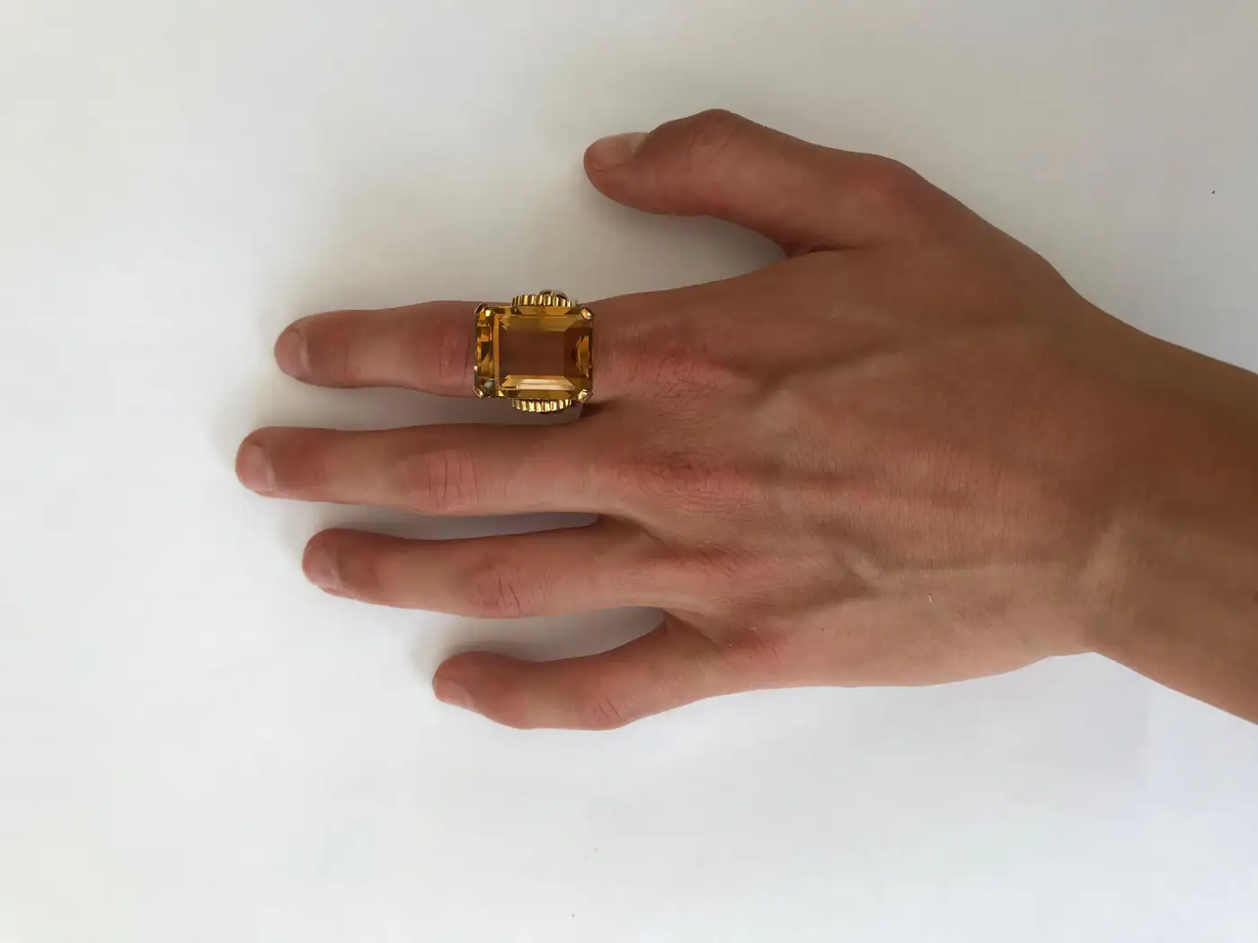 English-Retro-Citrine-18k-Gold-Cocktail-Ring-1950s-4.webp