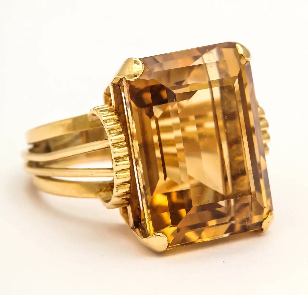 English-Retro-Citrine-18k-Gold-Cocktail-Ring-1950s-5.webp