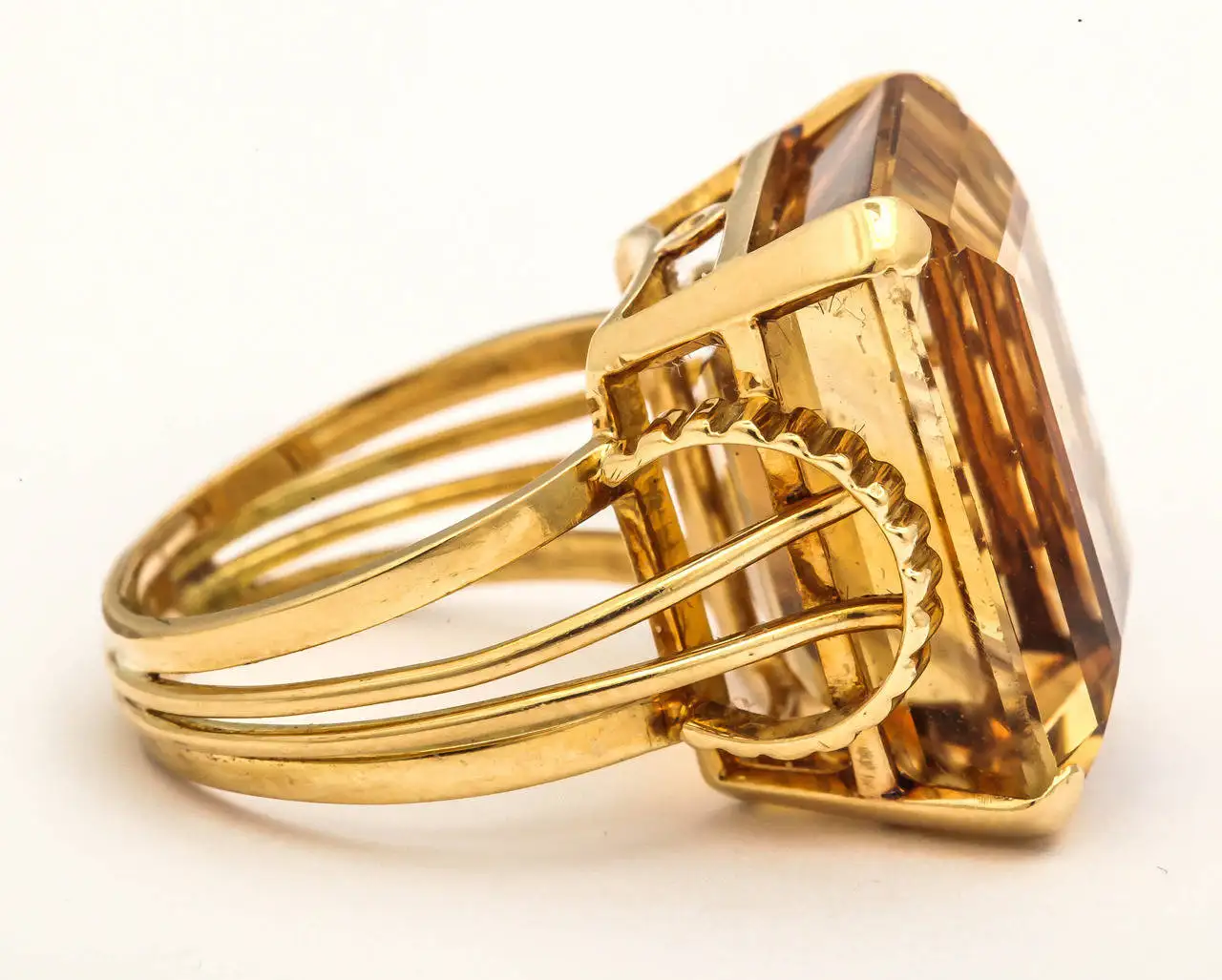 English-Retro-Citrine-18k-Gold-Cocktail-Ring-1950s-6.webp