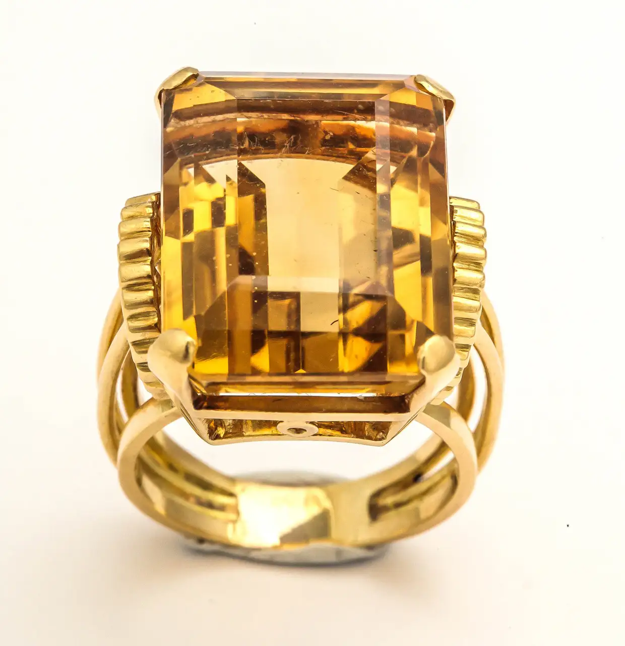 English-Retro-Citrine-18k-Gold-Cocktail-Ring-1950s-9.webp