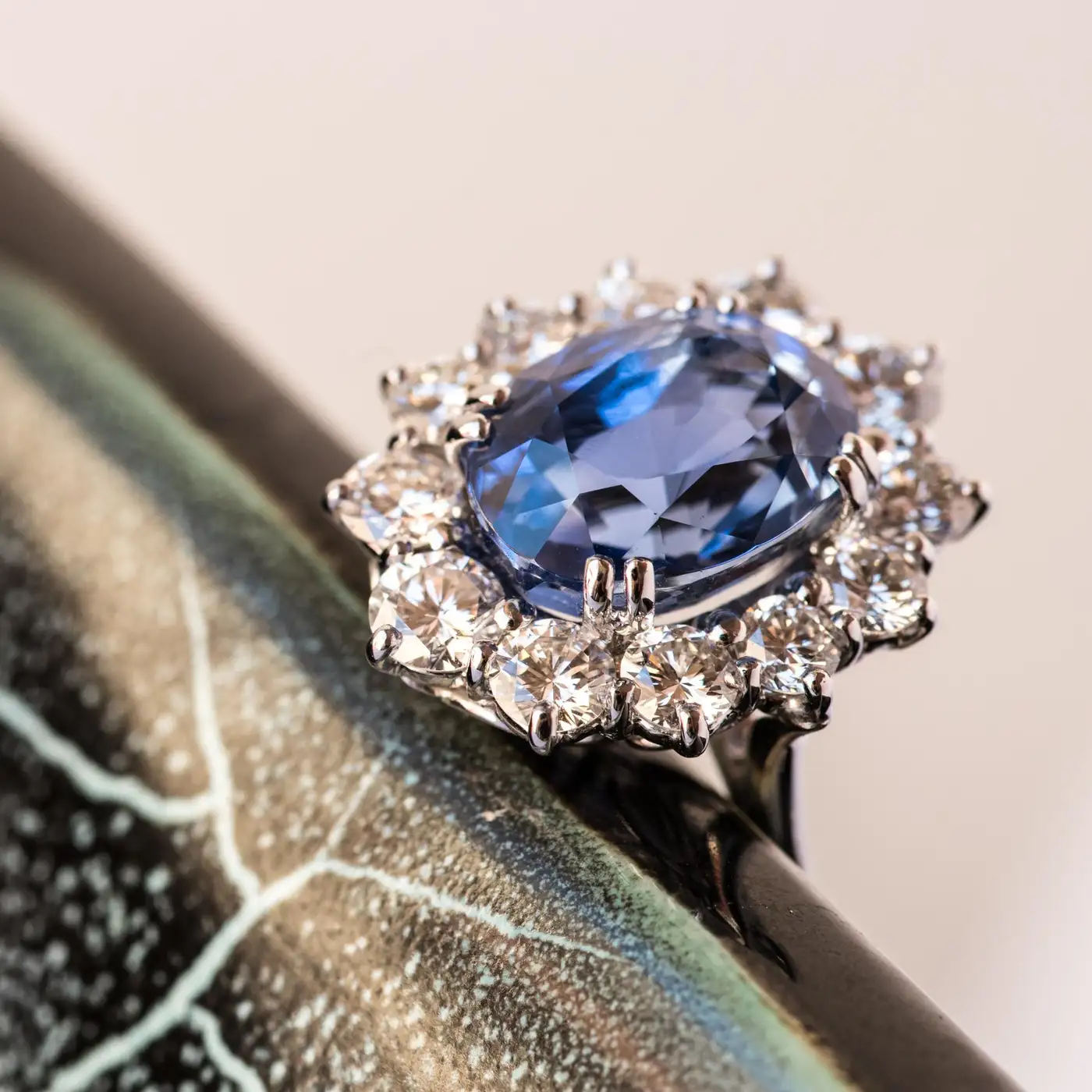French-1960s-No-Heat-7.42-Carat-Ceylon-Sapphire-Diamond-White-Gold-Cluster-Ring-13.webp
