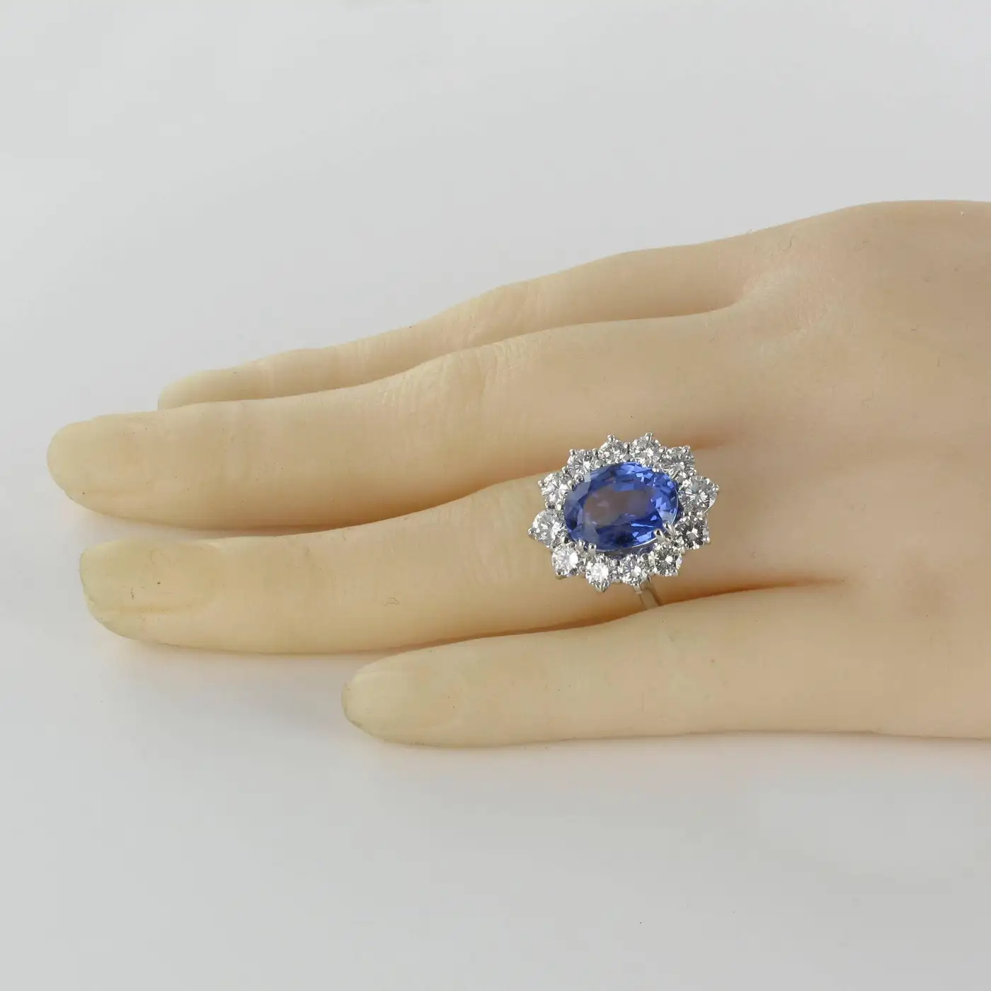 French-1960s-No-Heat-7.42-Carat-Ceylon-Sapphire-Diamond-White-Gold-Cluster-Ring-3.webp