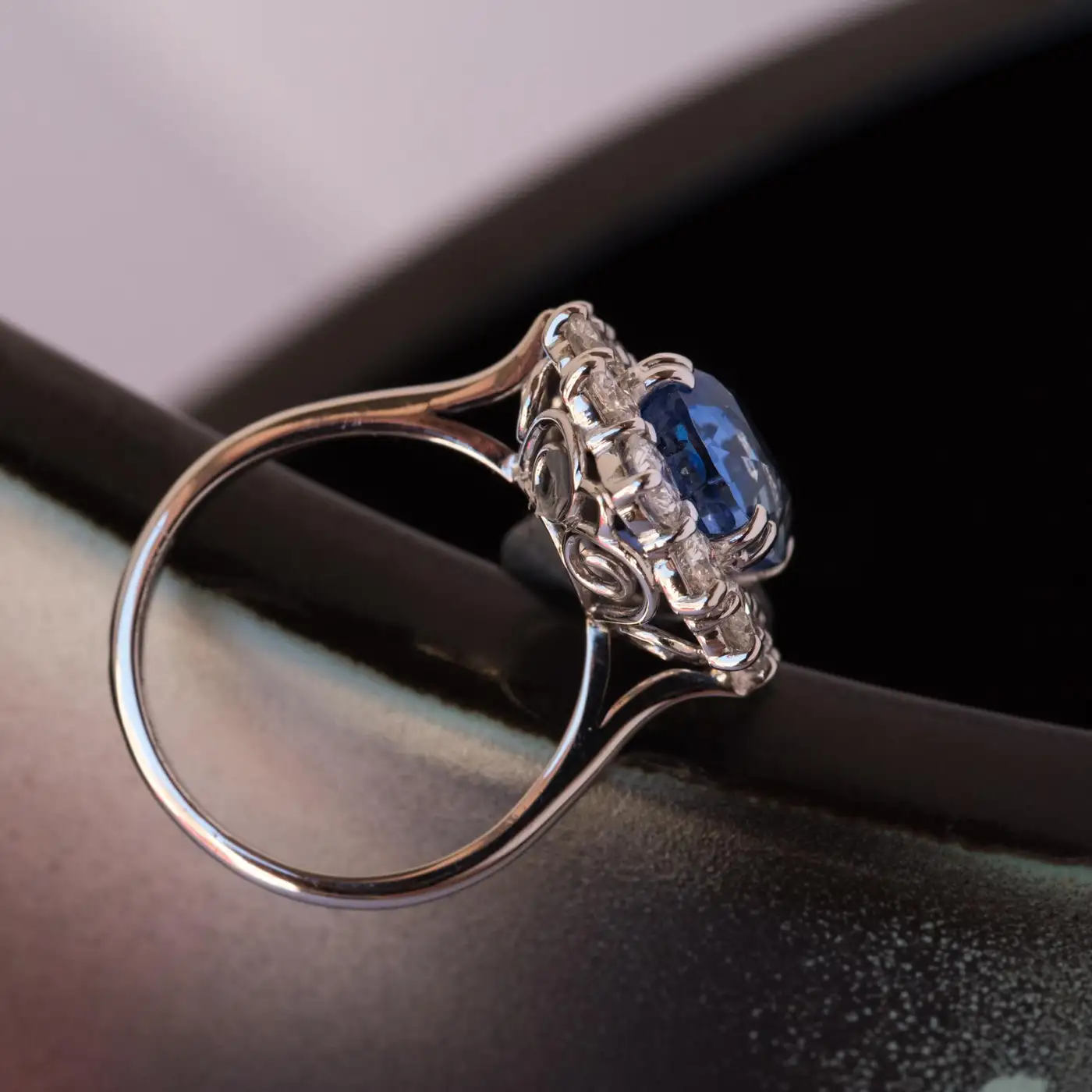 French-1960s-No-Heat-7.42-Carat-Ceylon-Sapphire-Diamond-White-Gold-Cluster-Ring-8.webp