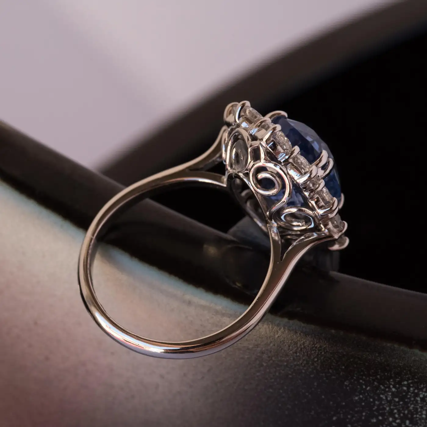 French-1960s-No-Heat-7.42-Carat-Ceylon-Sapphire-Diamond-White-Gold-Cluster-Ring-9.webp