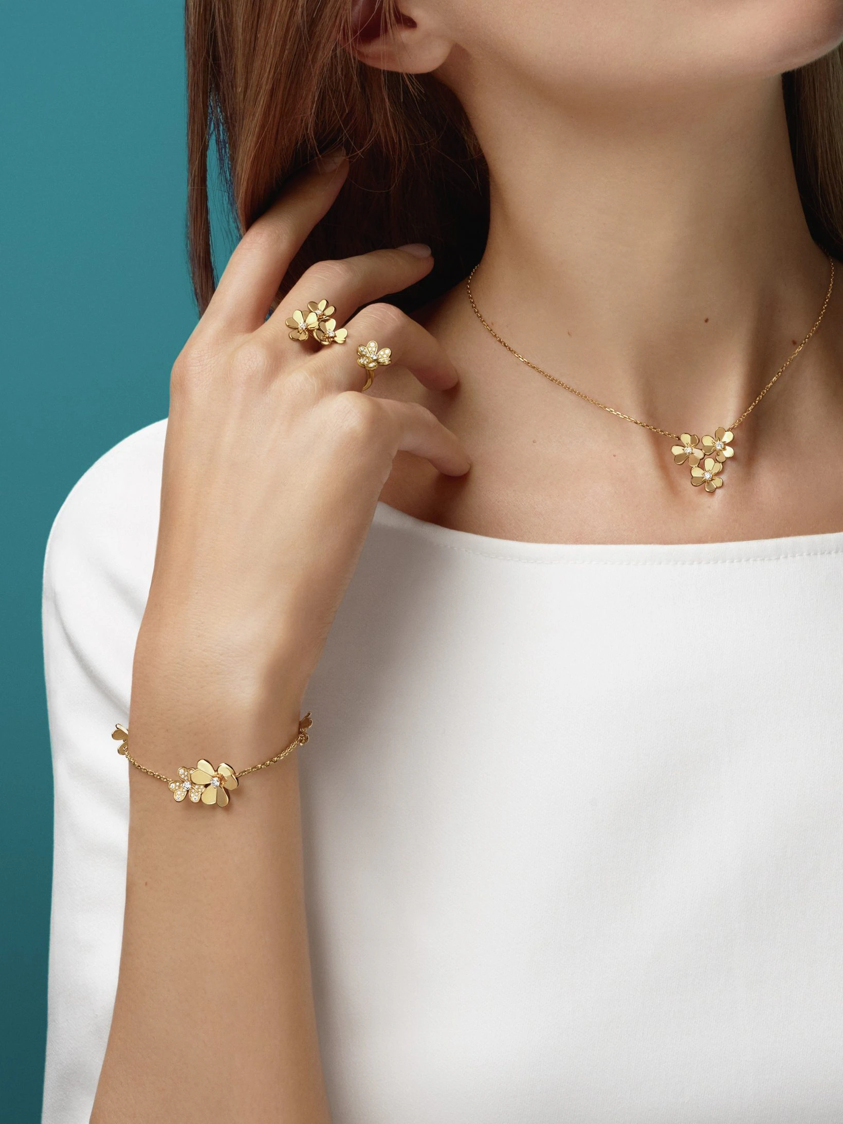 Frivole-pendant-3-flowers-mini-model-3.webp