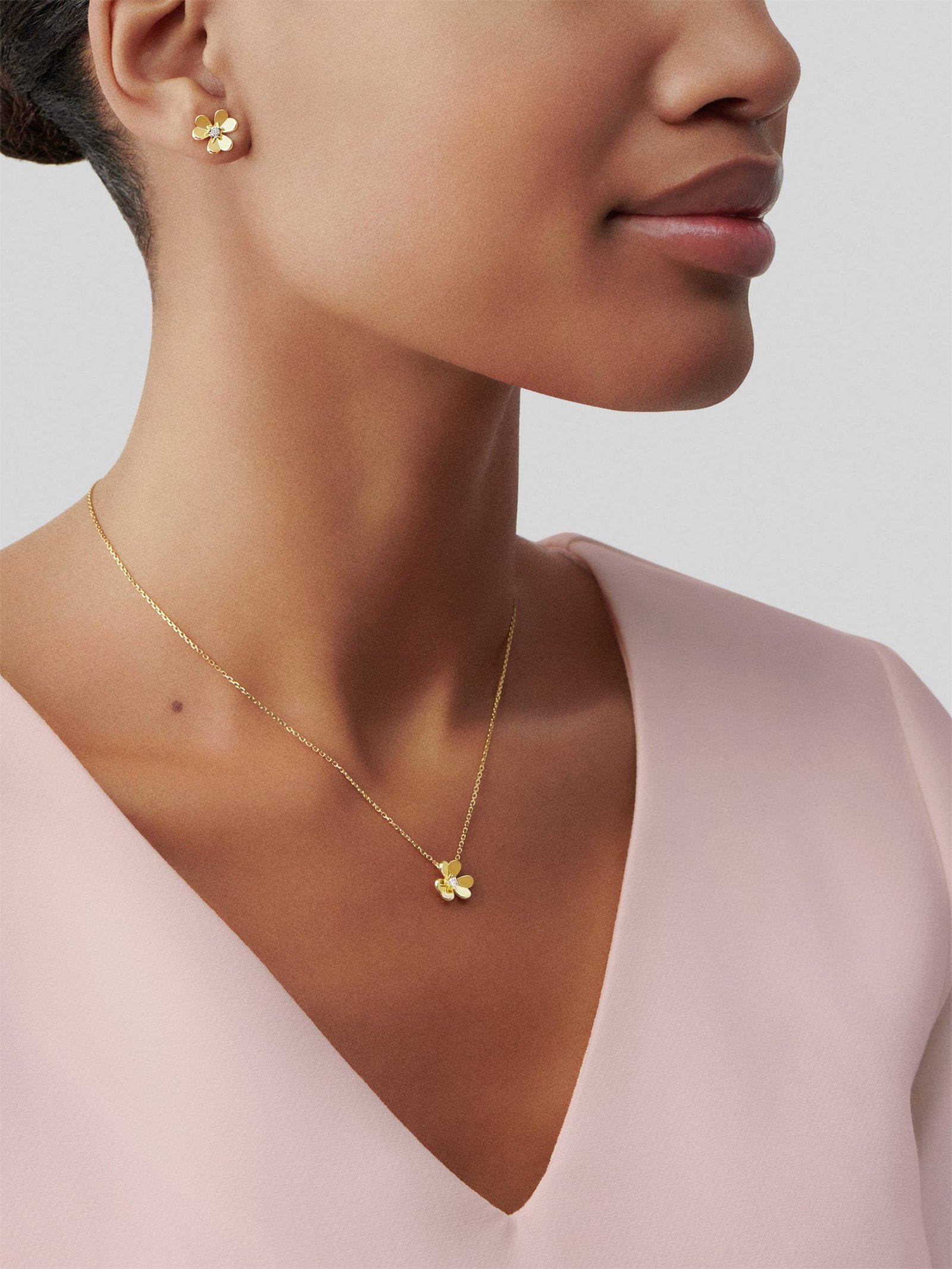 Frivole-pendant-mini-model-1.jpeg